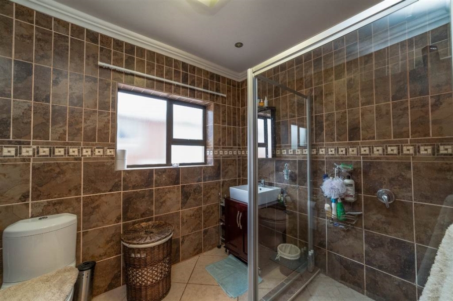 6 Bedroom Property for Sale in Tergniet Western Cape